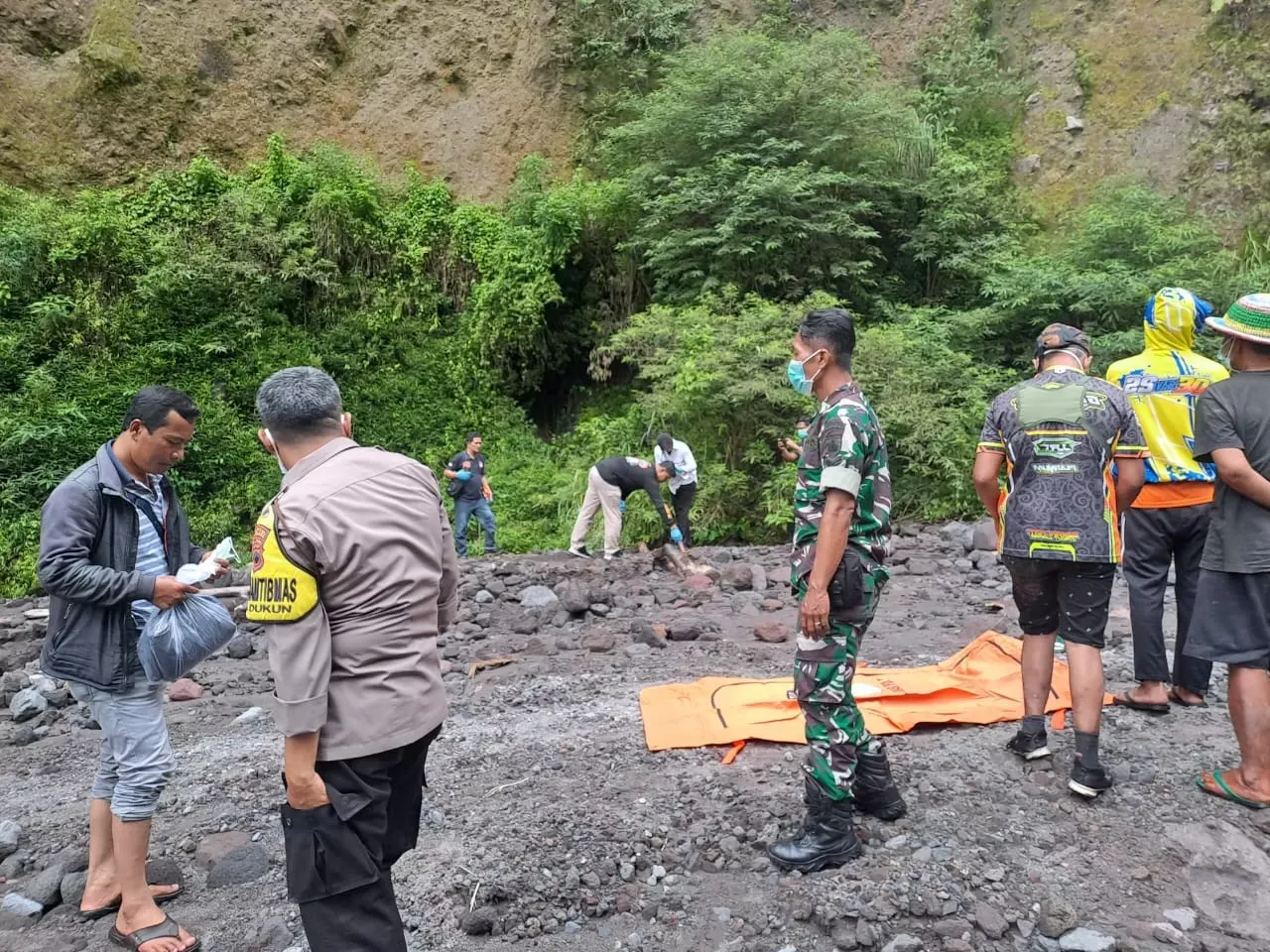 Penemuan Mayat di Aliran Sungai Senowo Gegerkan Warga Dukun Magelang