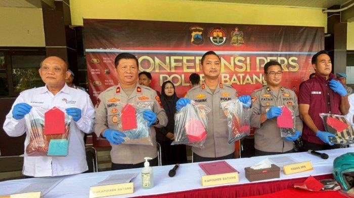 Kenal di Medsos, Diminta Kirim Foto Tanpa Busana, Siswi MTs di Batang Ini Jadi Korban Rudapaksa  buat 5 judul