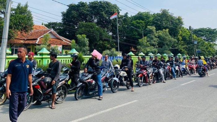 Pemutihan Pajak di Samsat Slawi Diserbu Warga, Antrean Capai 1 Km