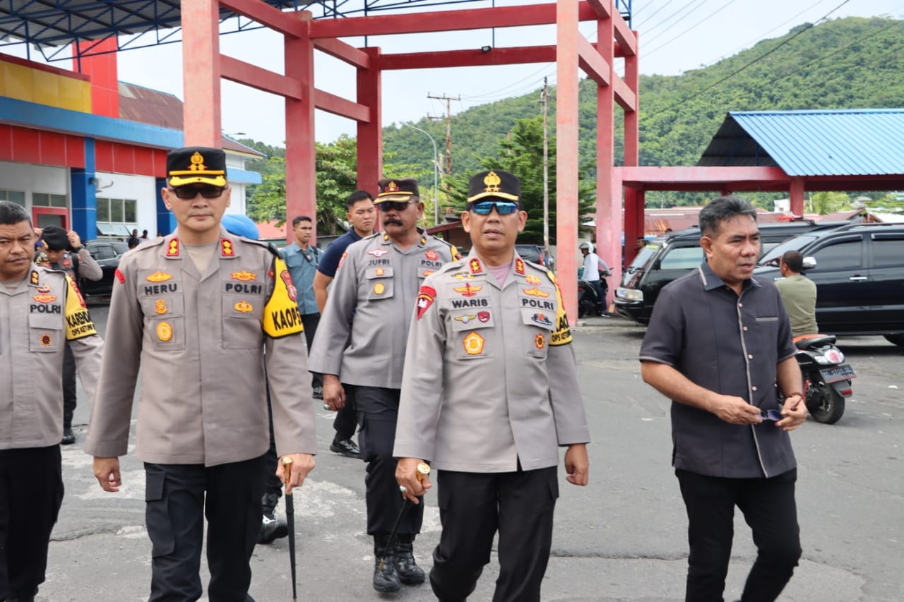 Kapolresta Tidore Dampingi Kapolda Maluku Utara Tinjau Posyan Operasi Ketupat Kie Raha 2025