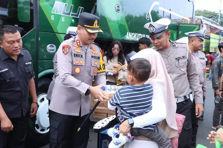 Polres Jepara Sediakan Bus Gratis untuk Pemudik Kembali ke Jakarta
