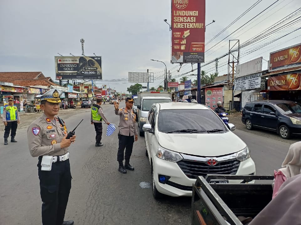 Pantau Arus Balik, Kapolresta Banyumas Pastikan Keamanan dan Kelancaran Pemudik