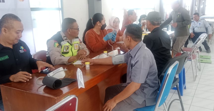 Cegah Bahaya, 100 Sopir Bus di Wonogiri Dites Urine Sebelum Arus Balik