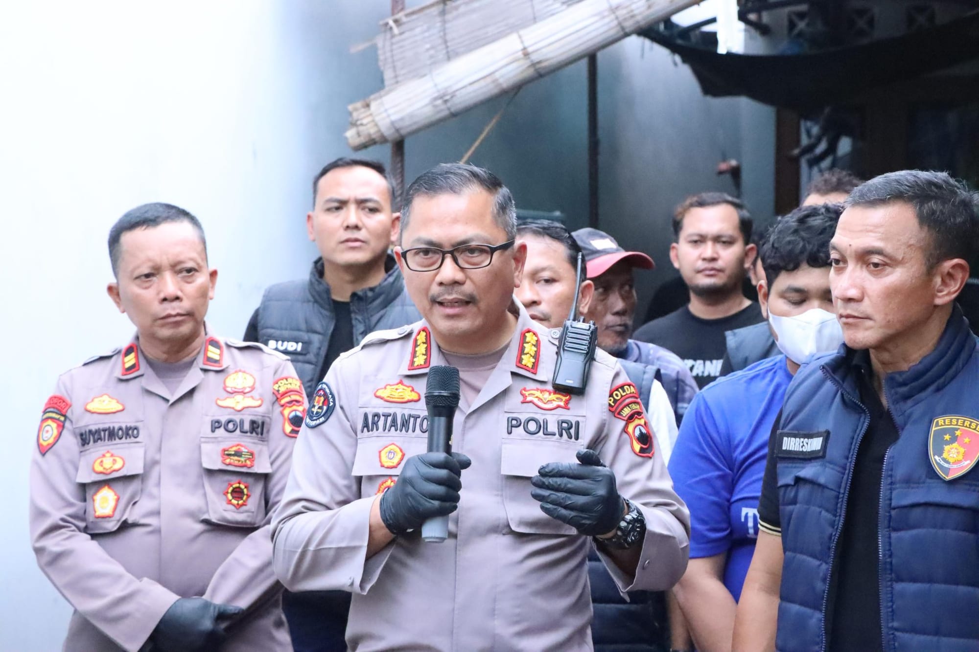 Polisi Geledah Rumah Pelaku di Jepara, Ditemukan HP Berisi Video Puluhan Korban Anak