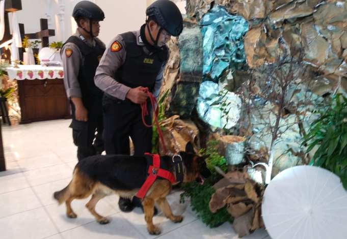 Anjing Pelacak K-9 Polrestabes Semarang Sisir Gereja, Pastikan Keamanan Perayaan Paskah