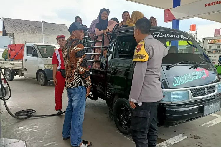 Patroli Dialogis, Bhabinkamtibmas Wangon Ingatkan Pentingnya Tertib Lalu Lintas