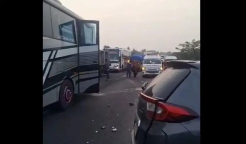 Bus Suporter Surabaya Alami Kecelakaan di Tol Pekalongan, Seluruh Penumpang Selamat