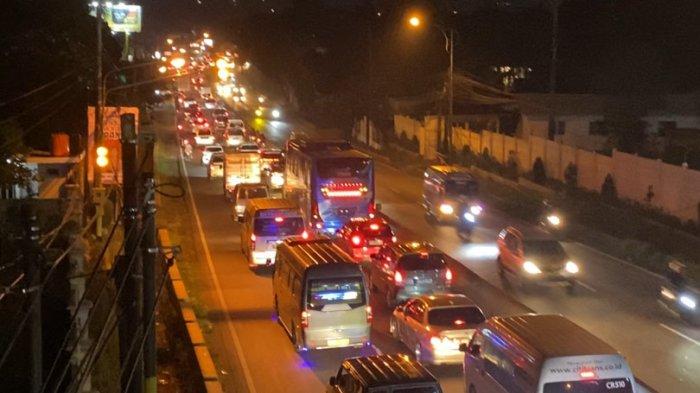 One Way Arus Balik Sebabkan Kemacetan Panjang di Jalan Ungaran-Bawen