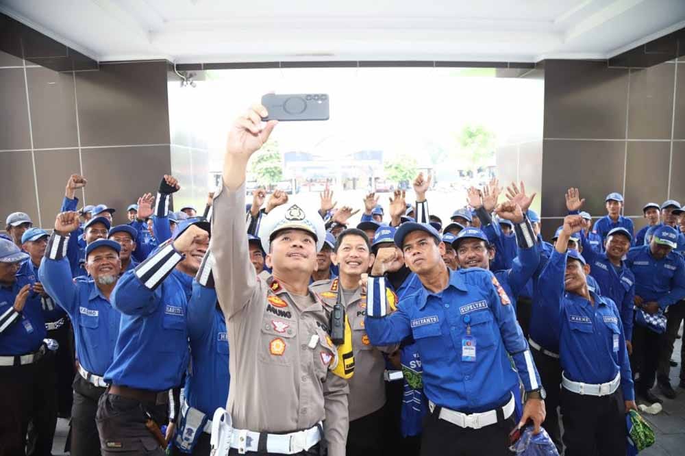 Supeltas di Surakarta Terima Seragam dan Bantuan Sembako dari Kapolresta