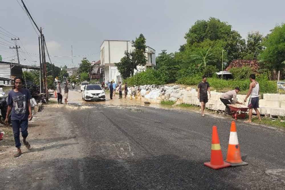 Polisi Jamin Keamanan Pengguna Jalan Pasca Tanggul Jebol di Pati-Gabus