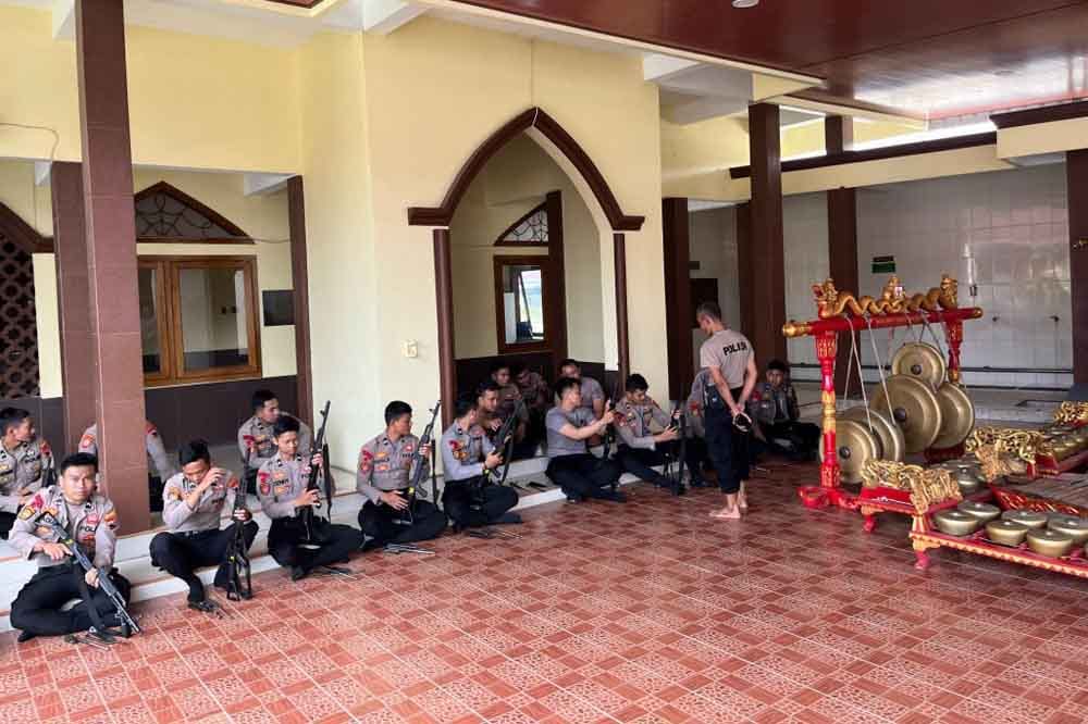 Polres Grobogan Latih Satuan Samapta Tingkatkan Kecepatan dan Ketepatan Bongkar Pasang Senjata