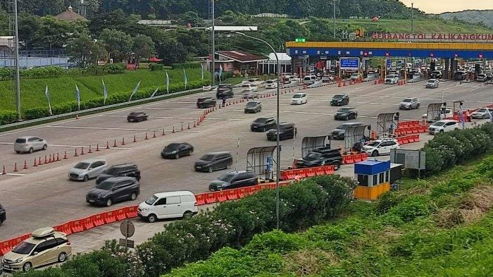 Arus Kendaraan di GT Kalikangkung H+2 Lebaran Masih Tinggi, Pemudik Transit Mendominasi