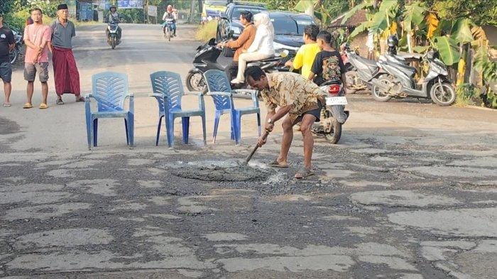 Aktivitas Gudang Pasir Rusak Jalan, Warga Weleri Minta Penutupan Permanen