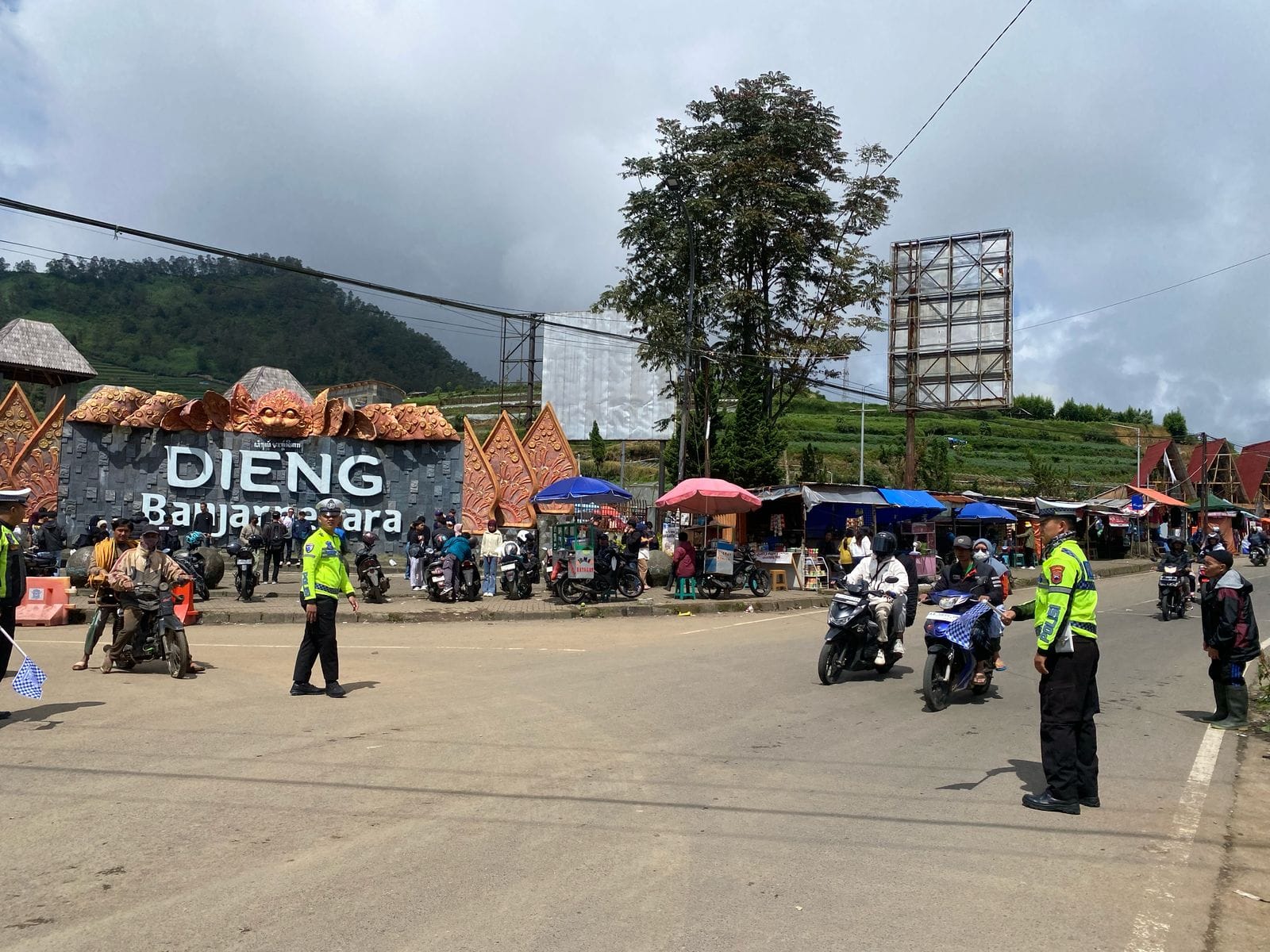 Ribuan Wisatawan Padati Dieng, Polres Banjarnegara Terjunkan Tim Urai Macet