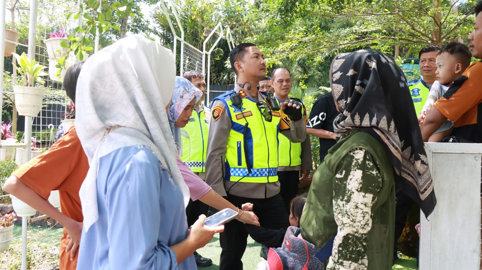 AKBP Edi Rahmat Pantau Langsung Lokasi Wisata di Batang Saat Arus Mudik
