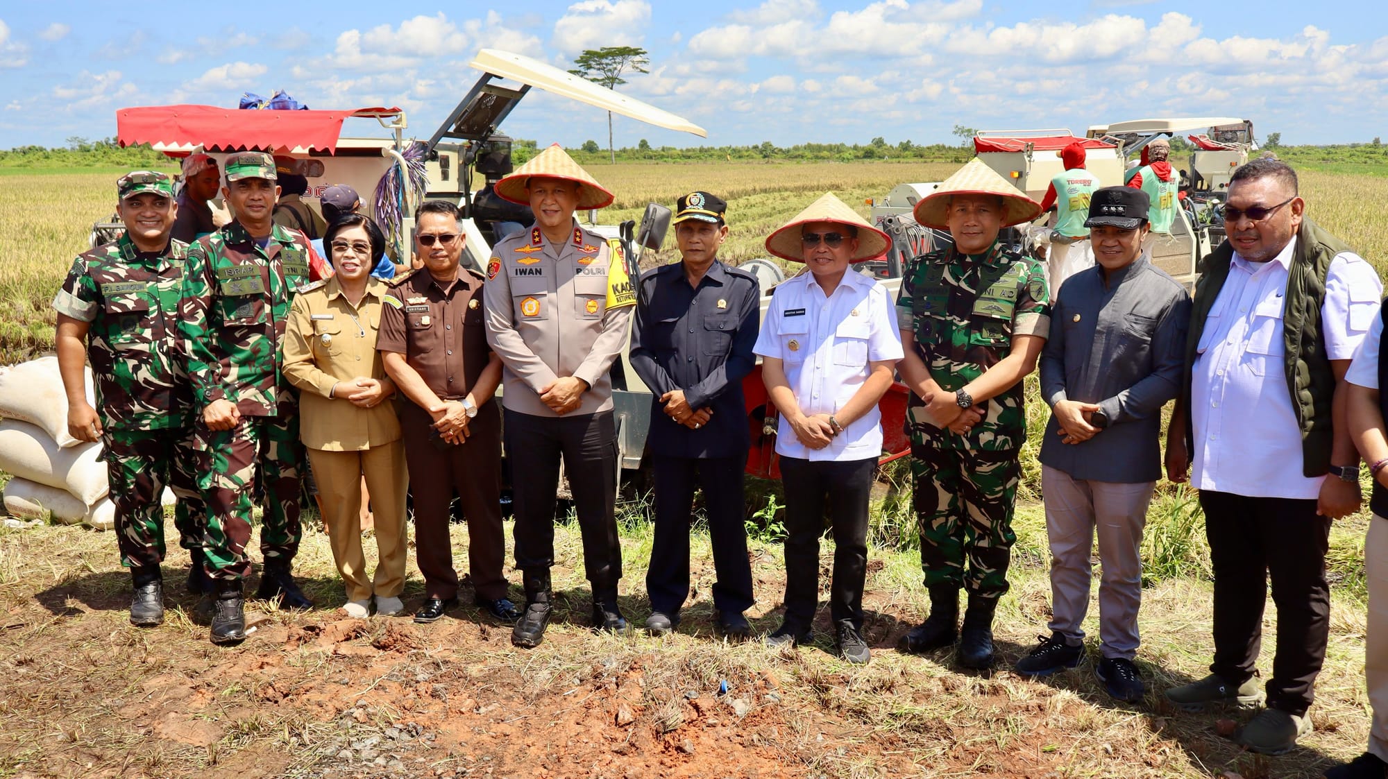 Dukung Ketahanan Pangan, Kapolda Kalteng Hadiri Panen Raya Serentak di Pulang Pisau