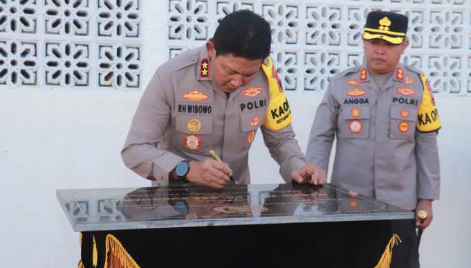 Resmikan Masjid Wali Polres Sukoharjo, Kapolda Jateng Sampaikan Arahan Strategis ke Anggota