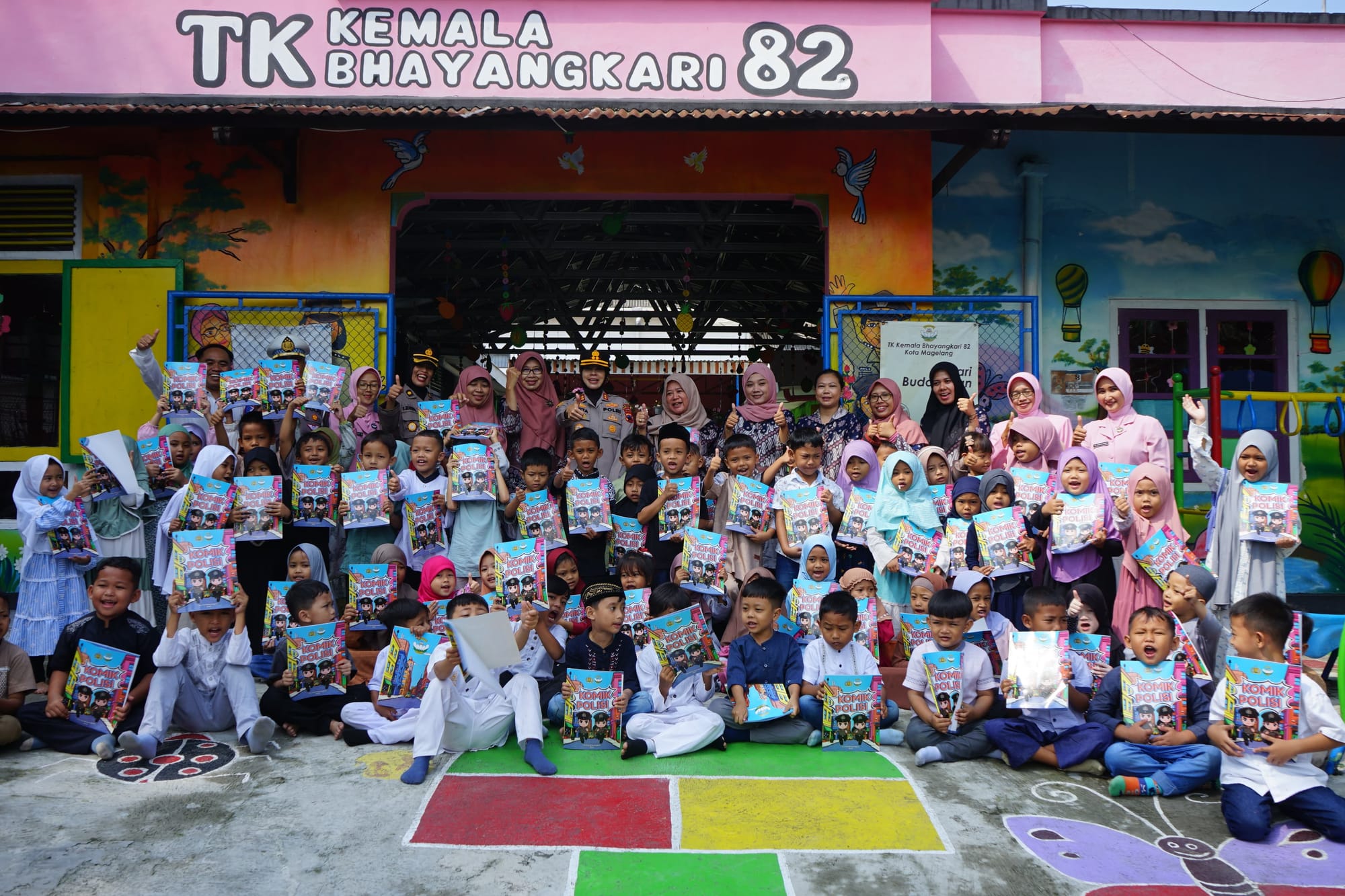Kapolres Magelang Kota Peduli Pendidikan Usia Dini, Bagikan Komik Polisi