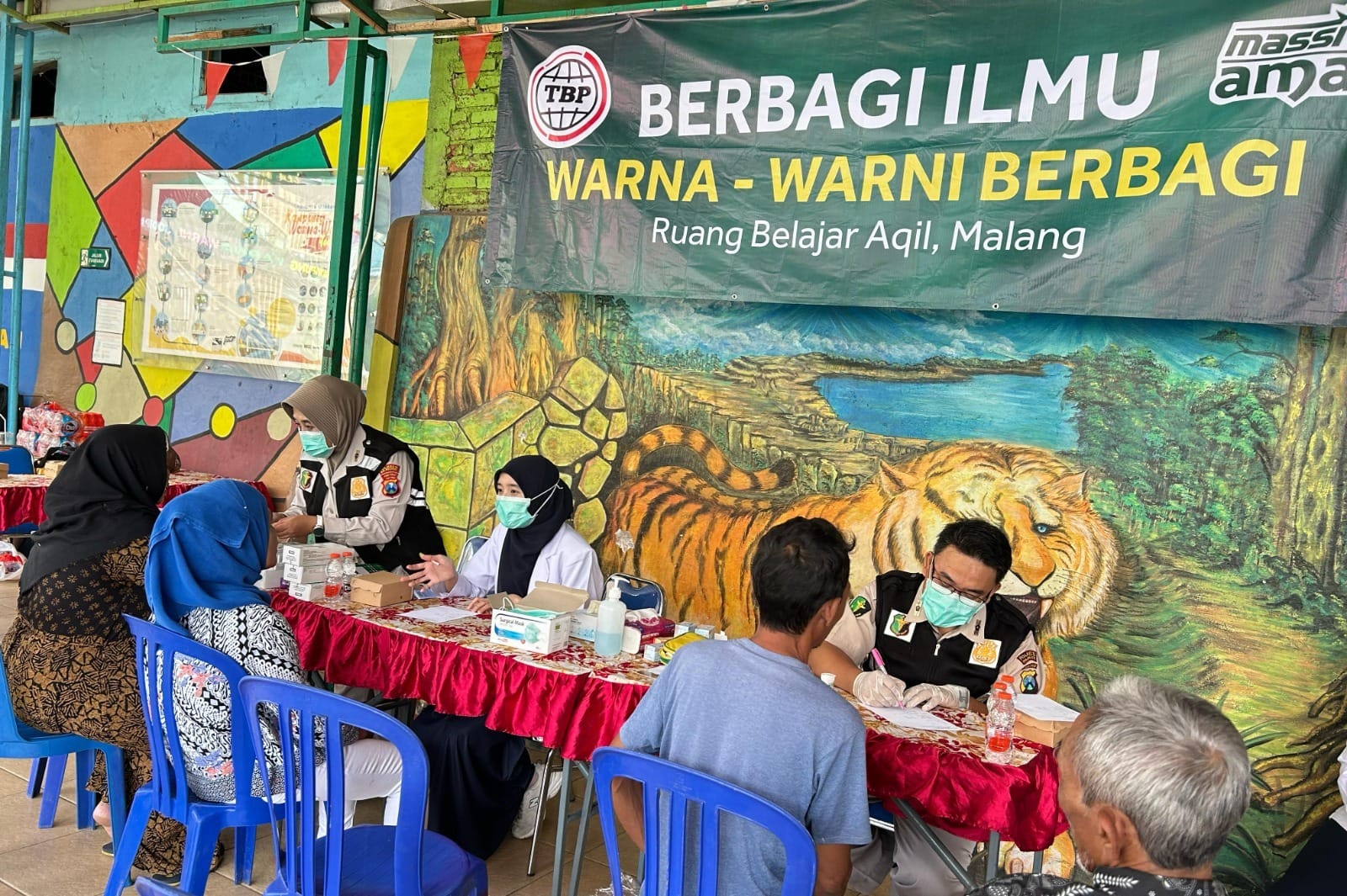 Sentuhan Kemanusiaan Polri: Warga Kampung Tematik Dapat Layanan Kesehatan Gratis