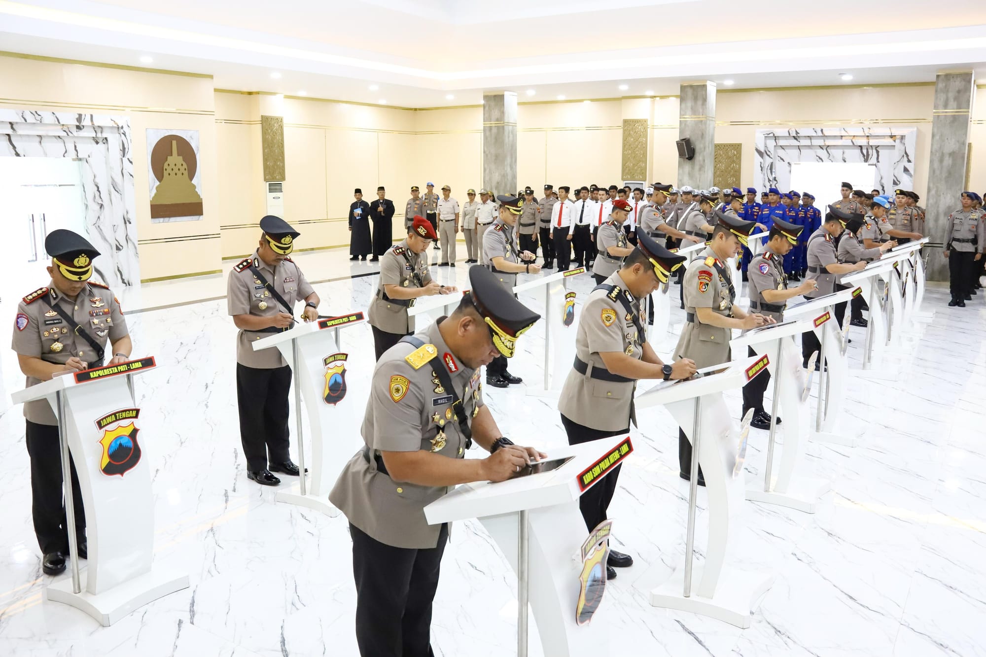 Kapolda Jateng Pimpin Sertijab, Ajak Jajaran Tingkatkan Integritas dan Pelayanan Publik