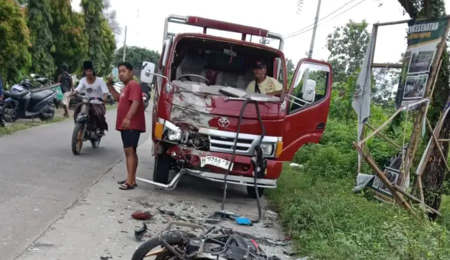 Ugal-ugalan di Jalan, Pengendara Motor Tewas Usai Tabrak Truk di Sragen