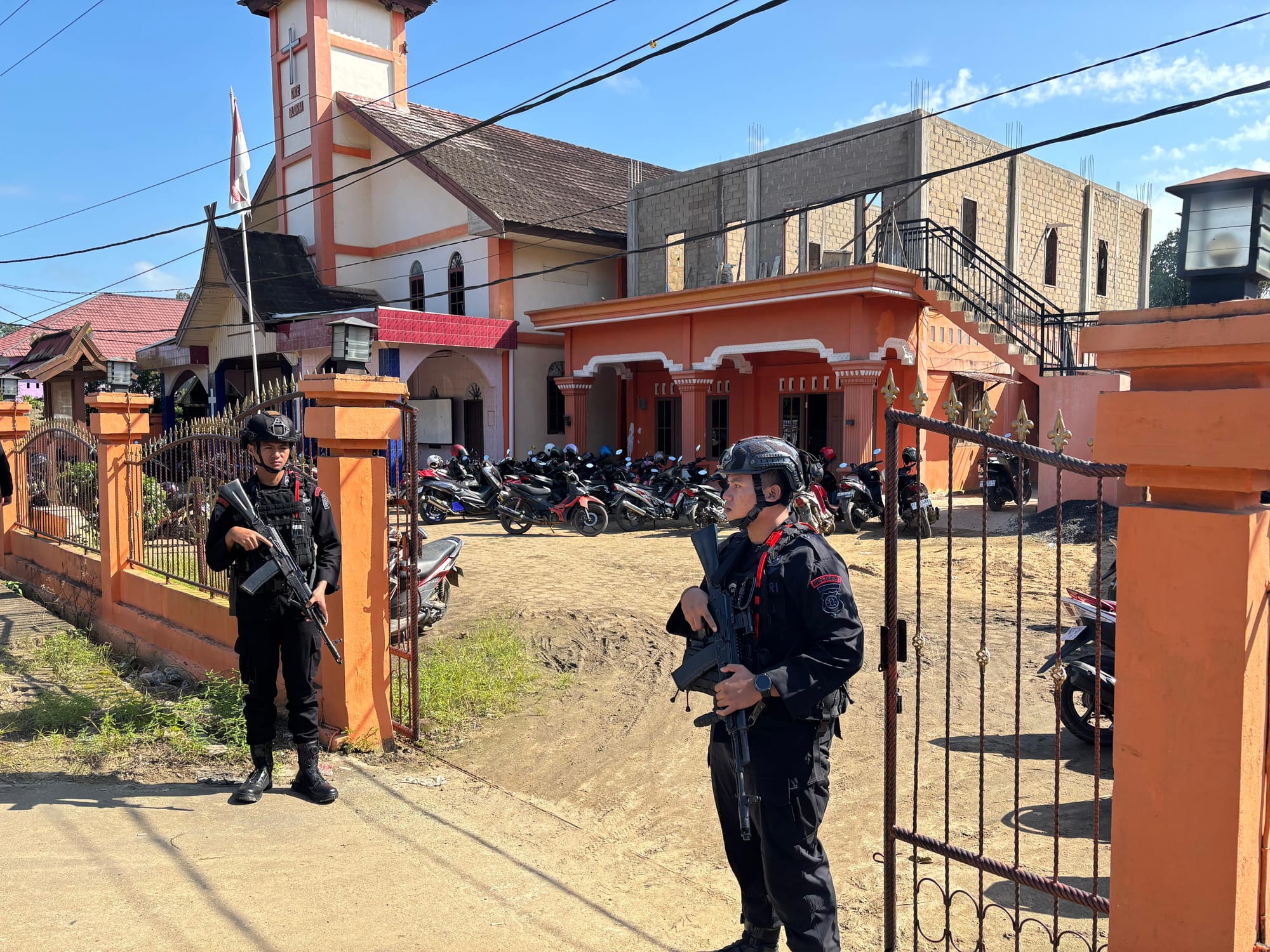 Brimob Kalteng Gelar Patroli dan Amankan Gereja Jelang Ibadah Paskah