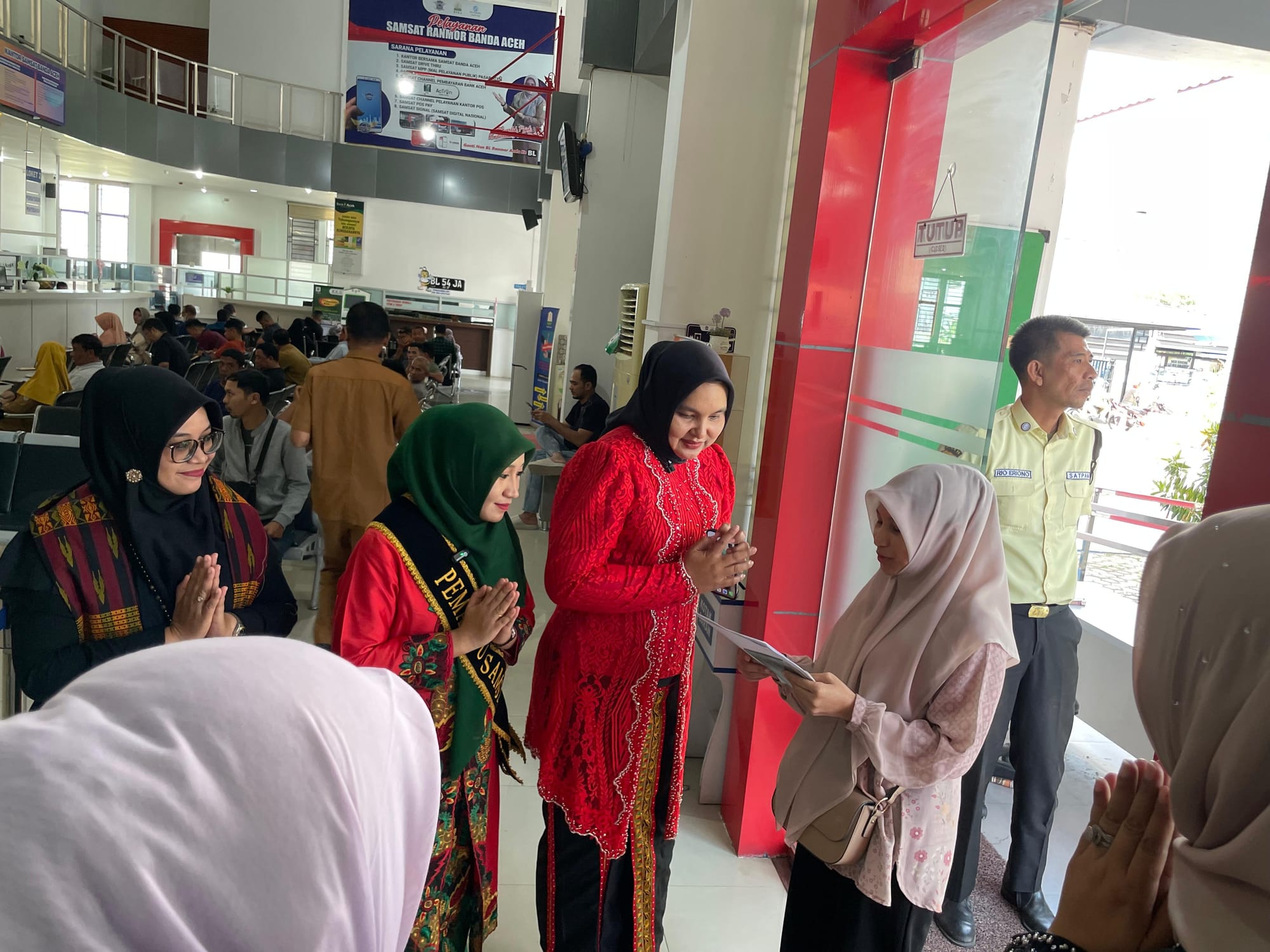 Polwan Berkebaya di Samsat Banda Aceh, Wujud Emansipasi di Hari Kartini