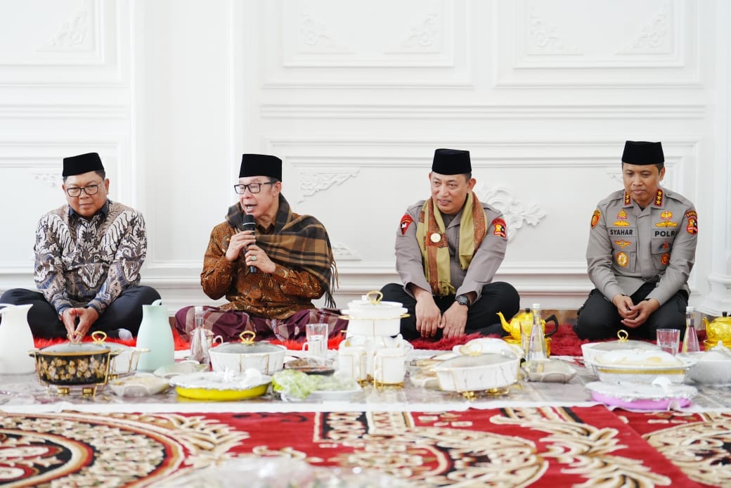 Kapolri Hadiri Haul dan Deklarasi Pesantren Kawal NKRI di Pondok Buntet Cirebon