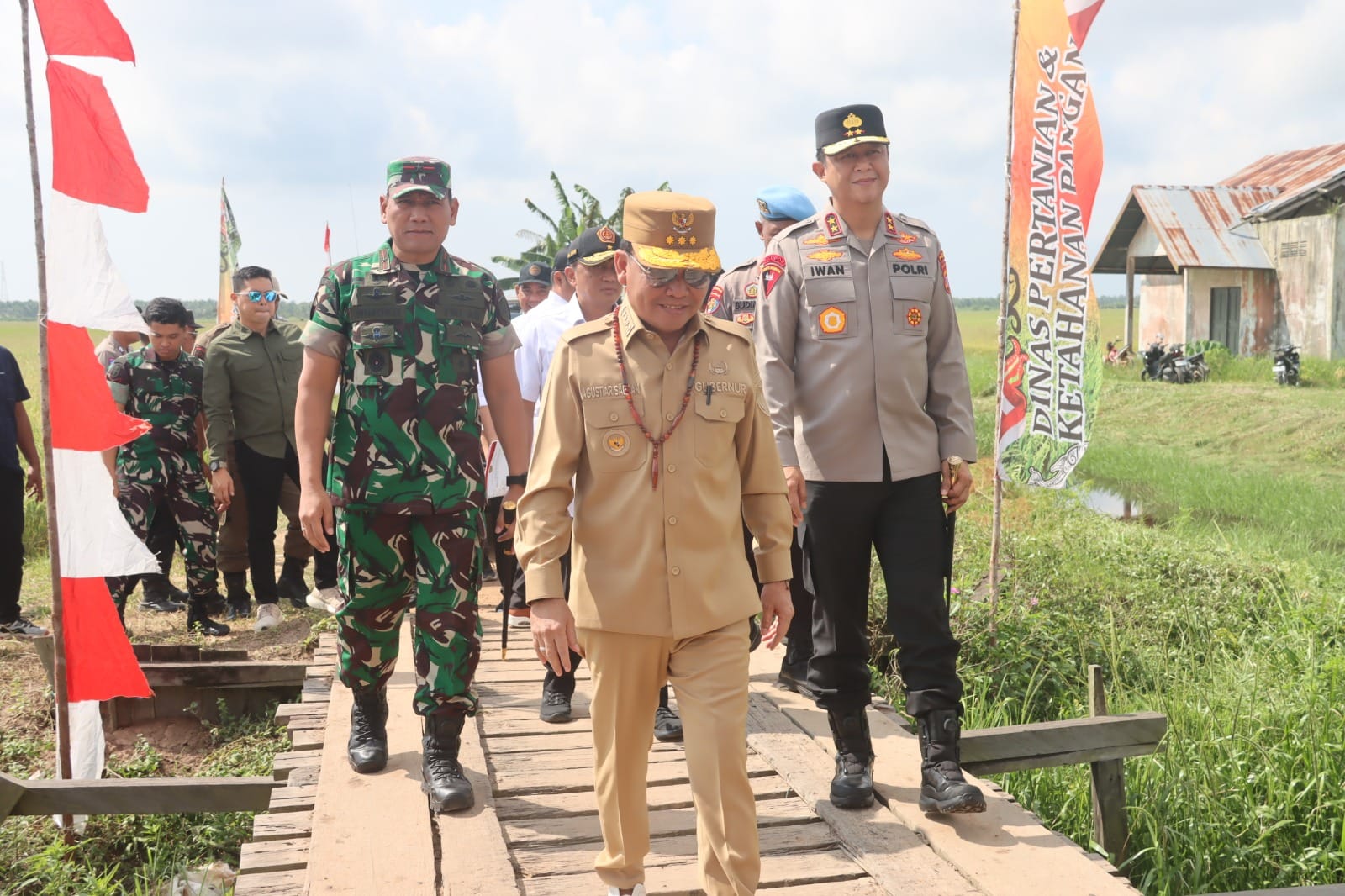 Kapolda Kalteng dan Forkopimda Tanam Padi Serentak di Sampit Dukung Ketahanan Pangan Nasional