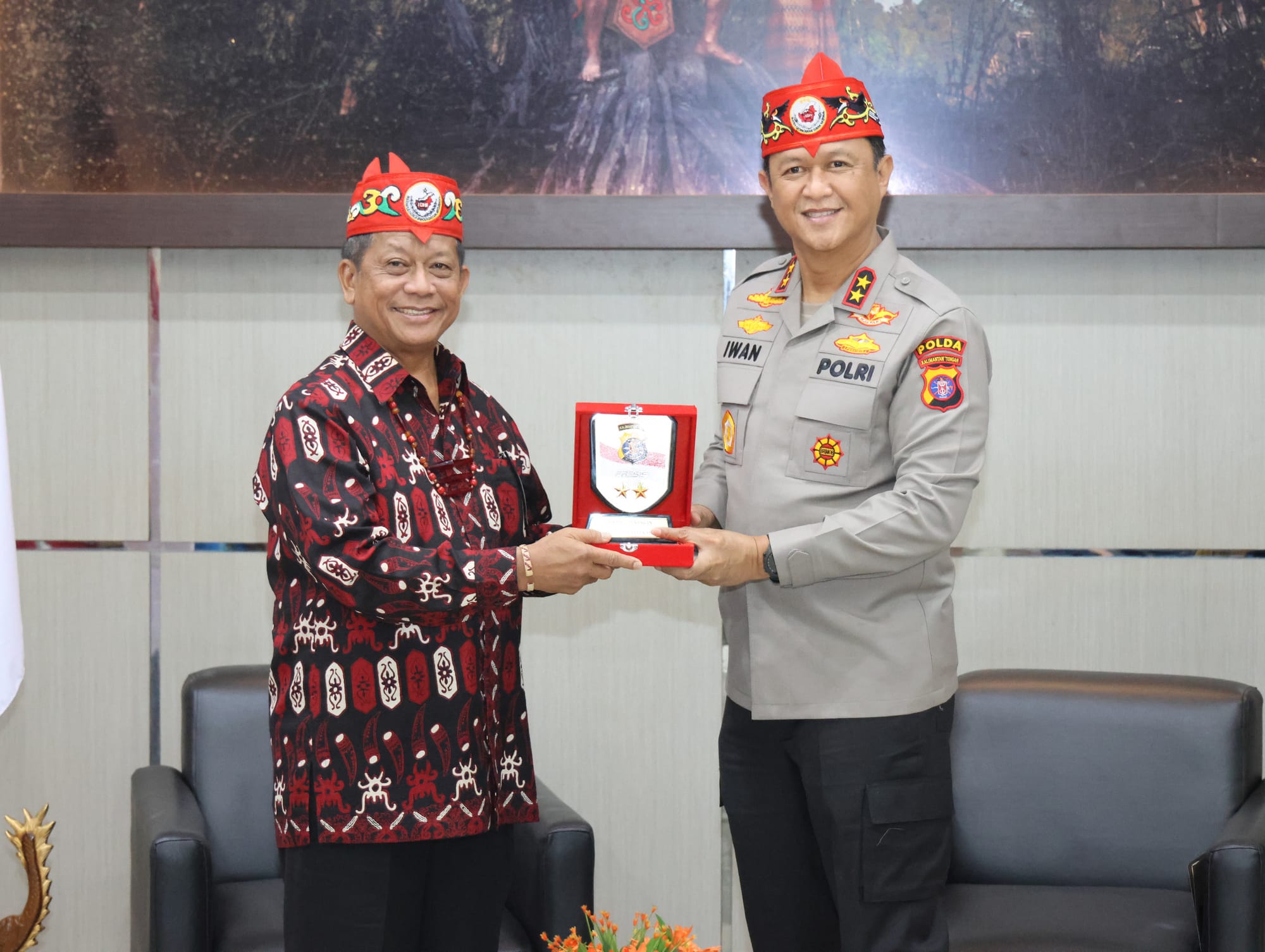 Pererat Hubungan, Kapolda Kalteng Temui Cendekiawan Dayak Nasional