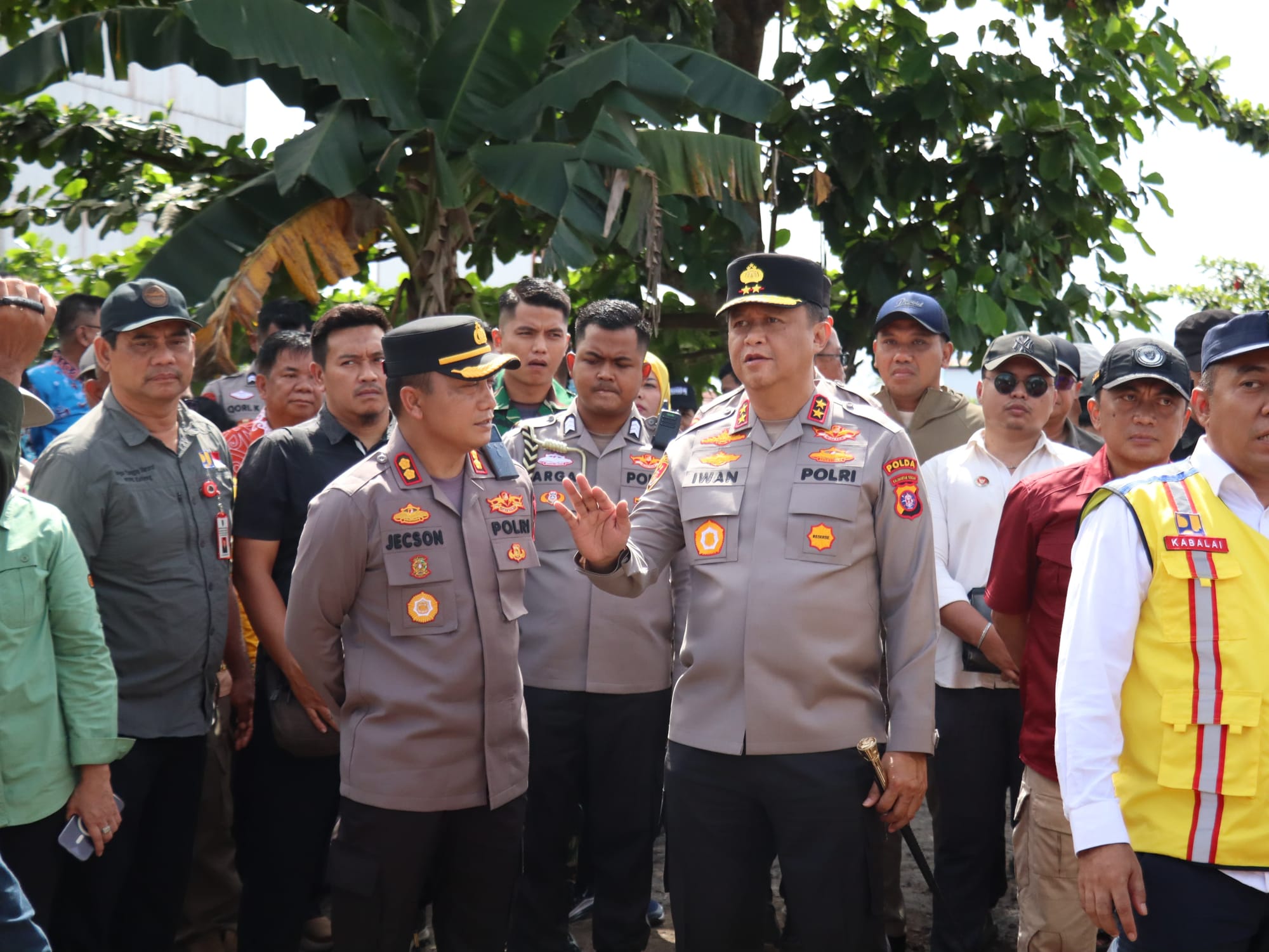 Peduli Banjir Barsel, Kapolda Kalteng Turun Langsung Beri Bantuan Sosial