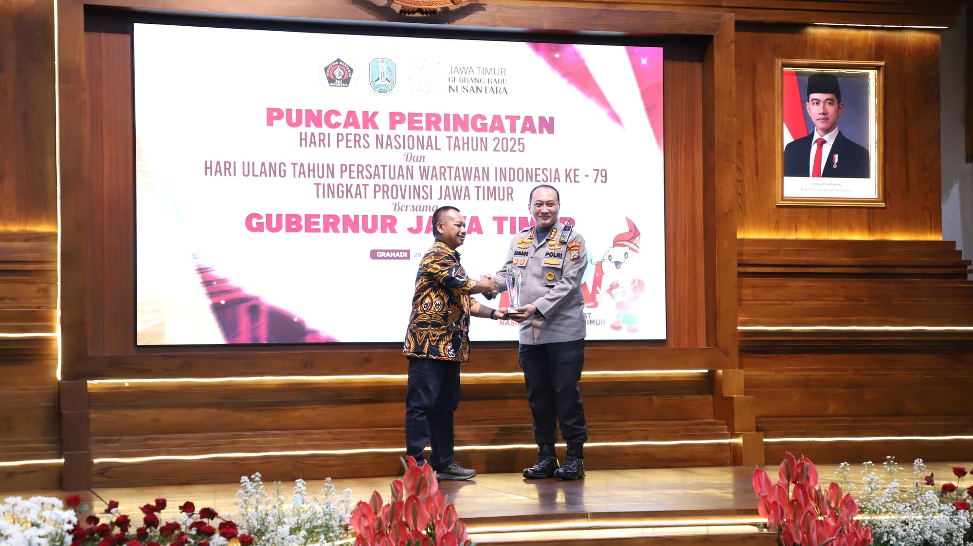 Malam Puncak HPN 2025: Kapolresta Malang Kota Diganjar Penghargaan atas Kepedulian Kesehatan Anak