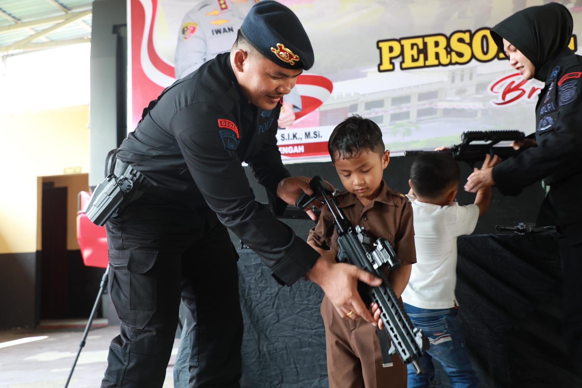 Kenalkan Dunia Kepolisian Sejak Dini, TK Adhyaksa Kunjungi Satbrimob Polda Kalteng