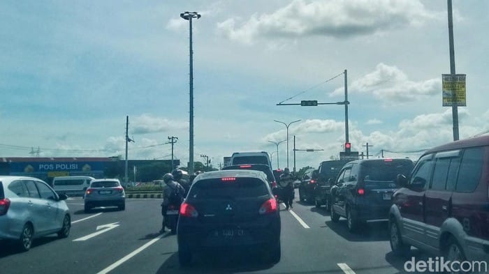 Arus Lalu Lintas Padat di Tol Fungsional dan Jalan Arteri Klaten, Banyak Pemudik Arah Jogja