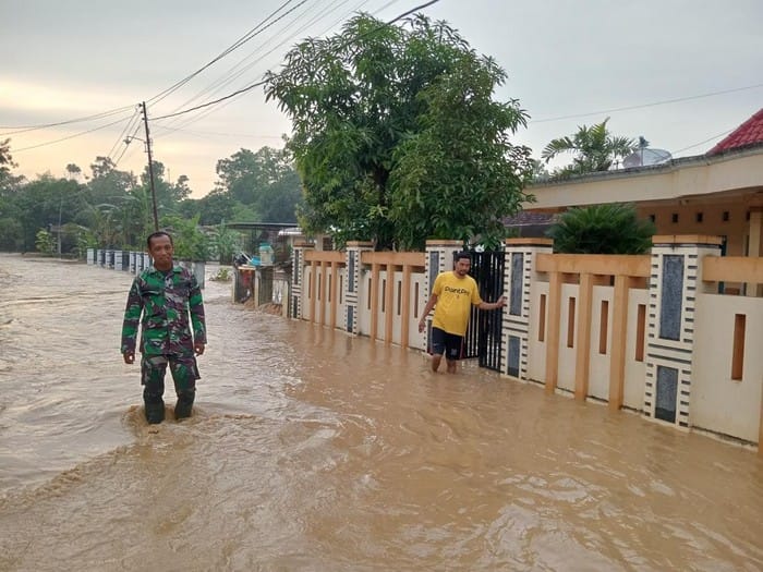 Warga Desa Tambakromo Pati Kebanjiran Setelah Tanggul Sungai Godo Jebol