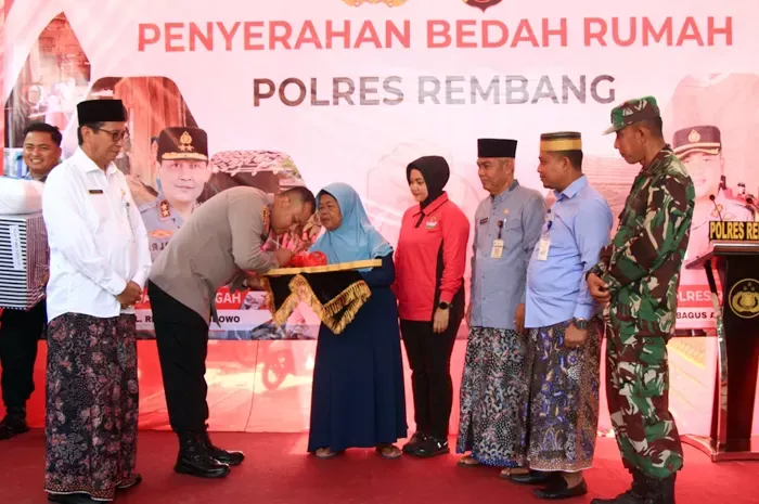 Polres Rembang Bedah Rumah Pemulung Turusgede, Wujudkan Hunian Layak untuk Warga Kurang Mampu