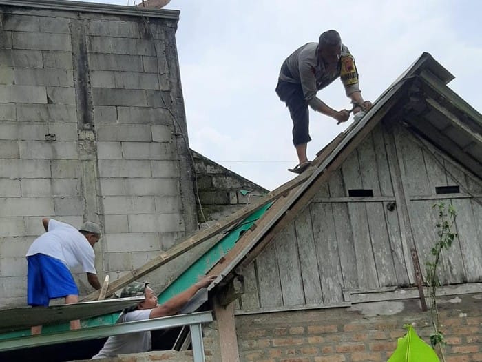 Bripka Rosyid, Bhabinkamtibmas Wonosobo, Inisiasi Program Bedah Rumah untuk Warga