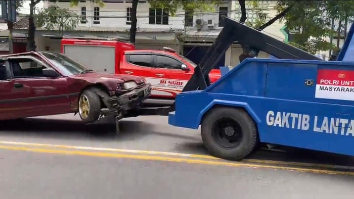 Polresta Solo Sediakan Derek Gratis untuk Bantu Pengendara yang Mogok