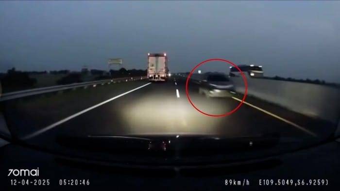 Mobil Lawan Arah 13 Km di Tol Pekalongan, Tabrakan Maut Tewaskan Beberapa Orang