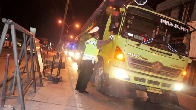 Truk Sumbu Tiga Dilarang Melintasi Kota Batang, Dialihkan ke Tol Kandeman