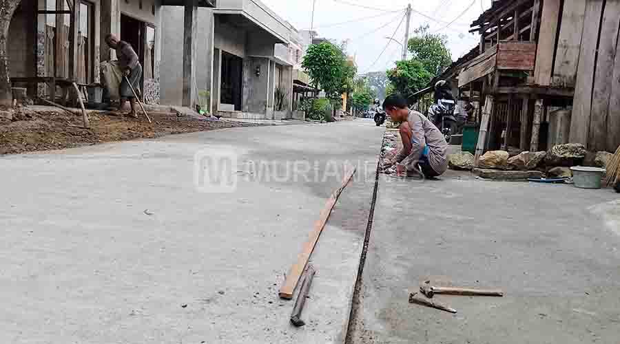 Warga Sumberjosari Grobogan Patungan Perbaiki Jalan Rusak
