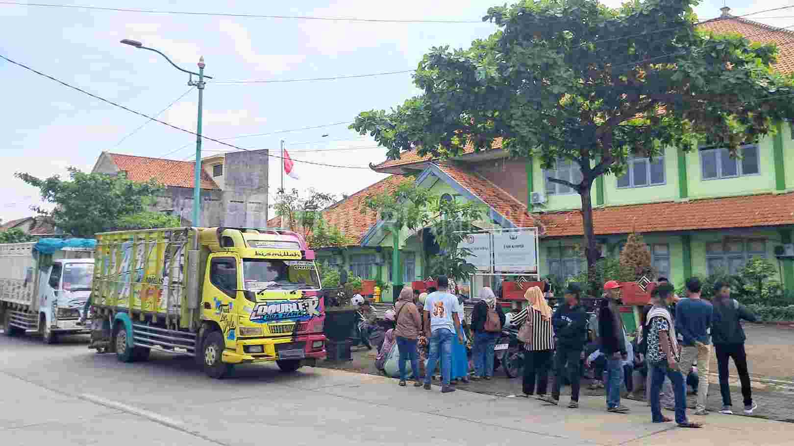 Warga Sumberrejo Geruduk DLH Jepara Tolak Tambang Galian C