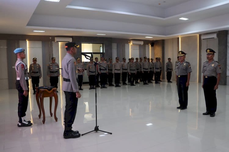 Polres Demak Anugerahkan Kenaikan Pangkat Pengabdian kepada Dua Anggota