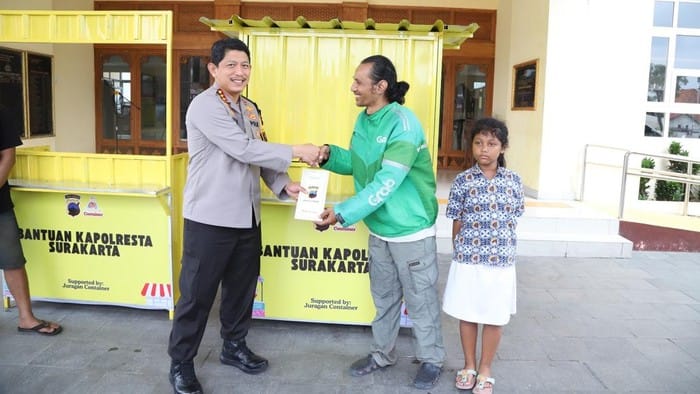 Kapolresta Solo Bantu UMKM Lewat Gerobak dan Paket Modal Usaha