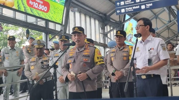 Naik Kereta Jadi Pilihan Warga Semarang Balik ke Jakarta, Ini Kata Kapolri