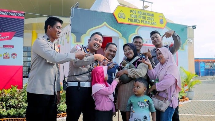 Polisi Temukan Kucing Hilang, Pemudik di Pemalang Tak Kuasa Menahan Haru