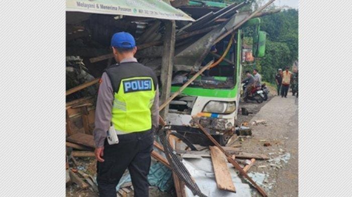 ​Kecelakaan Maut di Magelang: Bus Lepas Kendali Tabrak Motor dan Warung, Korban Tewas di Tempat​