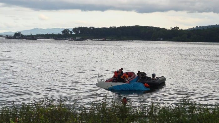 Paralayang Jatuh di Waduk Gajah Mungkur, Polairud Polda Jateng Langsung Bertindak