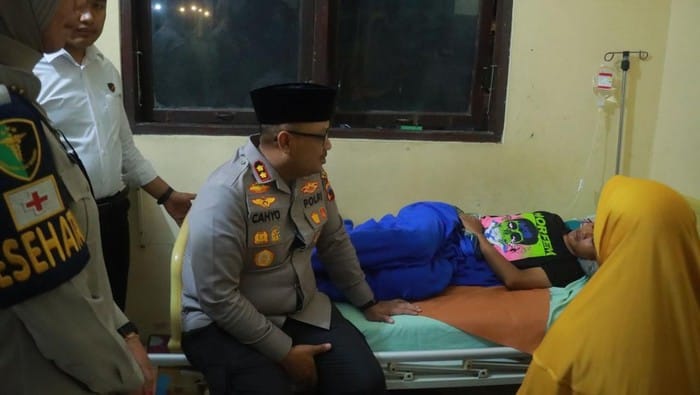 Kapolres Klaten Jenguk dan Beri Dukungan kepada Korban Keracunan di Karangturi