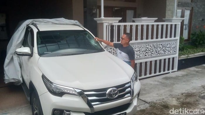 Kaca Mobil Fortuner Dilempar Batu di Jalan Jogja-Solo, Warga Ceper Klaten Geger
